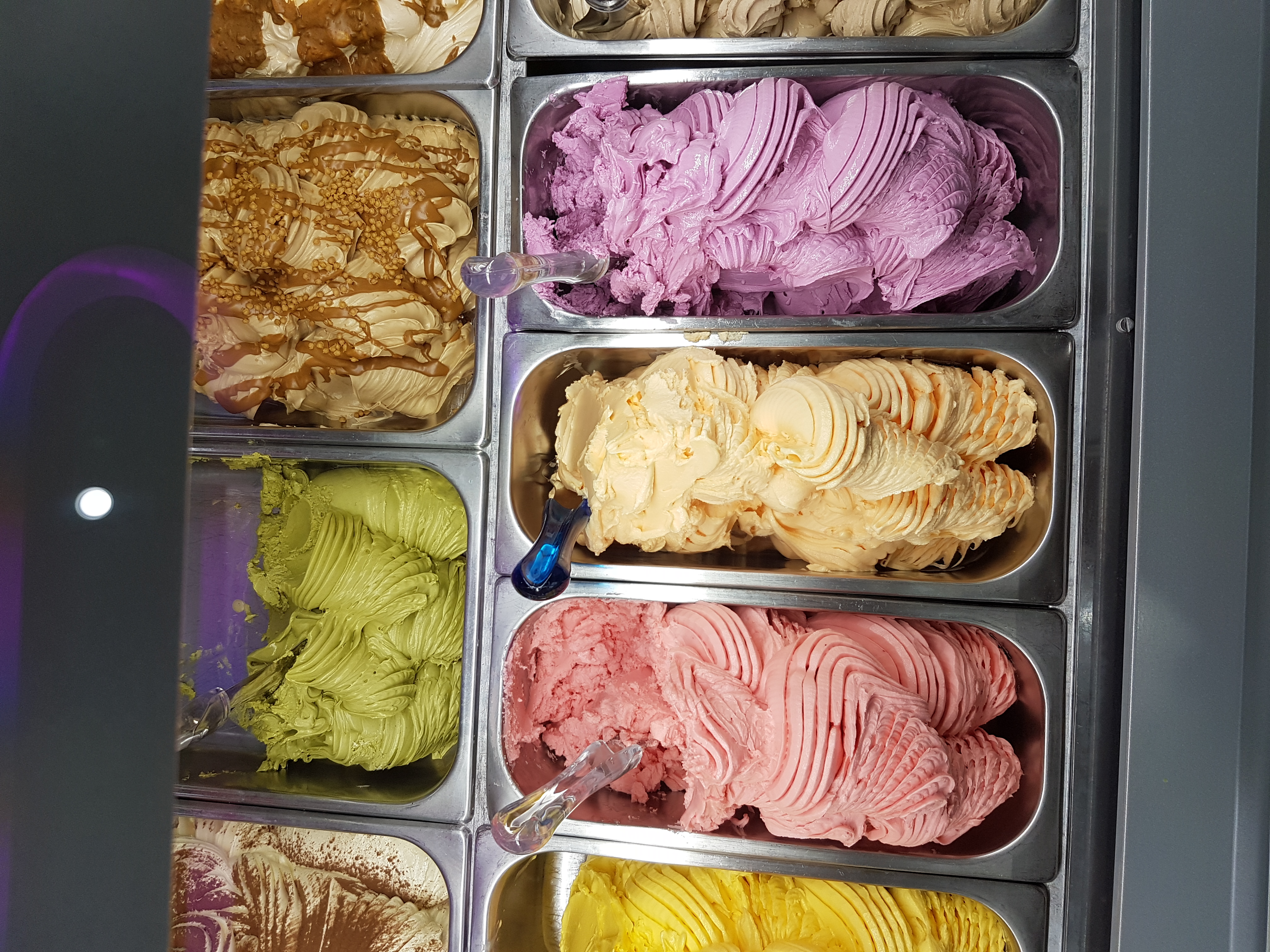 Inghetata de fistic si fructe de padure