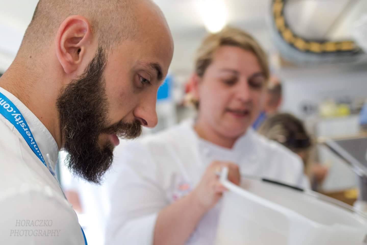 Chef Olga Pinciuc preparand gelato
